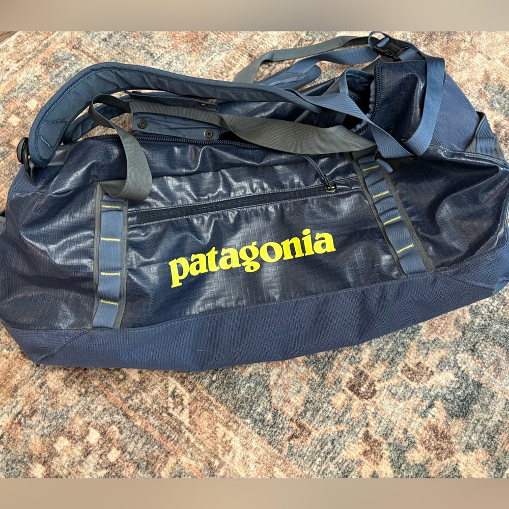 Patagonia Black Hole Duffle 60 L in dolomite blue + lime stitching